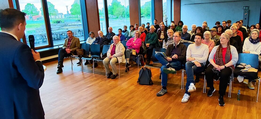 Johannes Fechner gewährte den rund 60 Anwesenden tiefe Einblicke in den Maschinenraum der Bundespolitik.